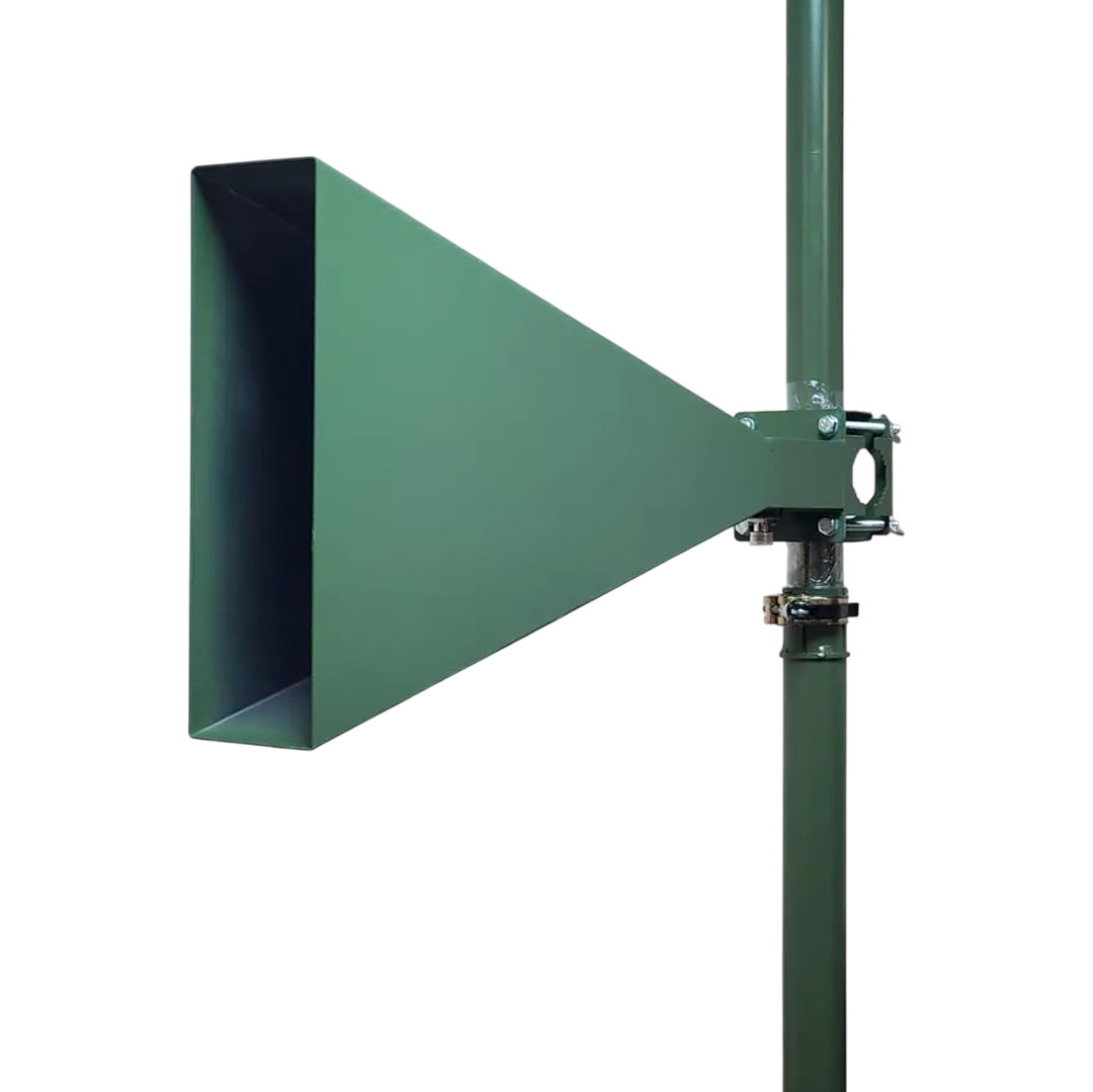 Professional 2.4 GHz HORN Sector Antenna – High Gain, Linear Polarization for Wireless Networks This high-performance 2.4 GHz HORN sector antenna is optimized for S-band wireless transmissions. Offering a 14 dBi gain and linear polarization, it ensures precise coverage with minimal interference in Wi-Fi systems, telecom networks, and IPTV infrastructure.