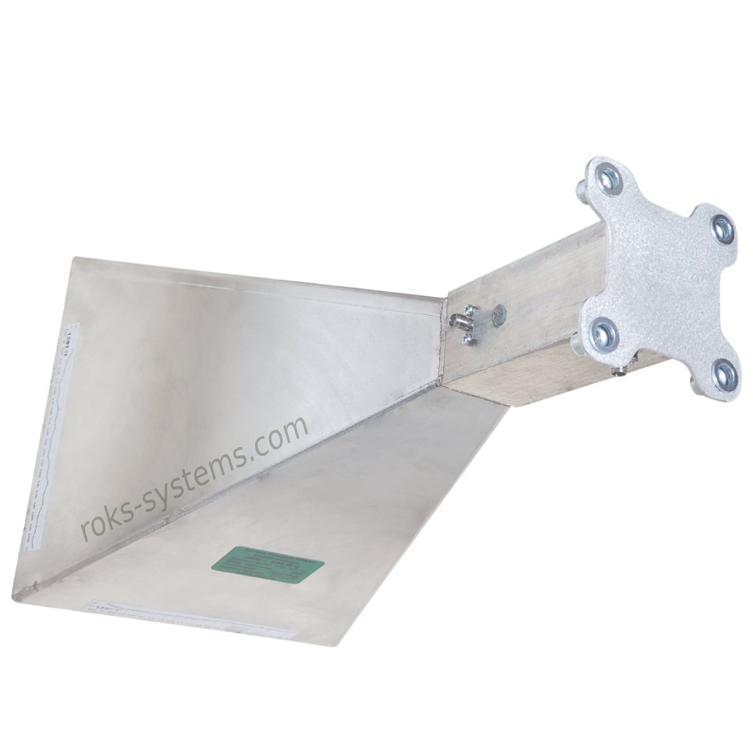 outdoor 5050-6000 MHz directional horn antenna 20 dBi, dual H/V simultaneous, 2×SMA 50 Ohm, VSWR≤1.5, 20°×20° beamwidth