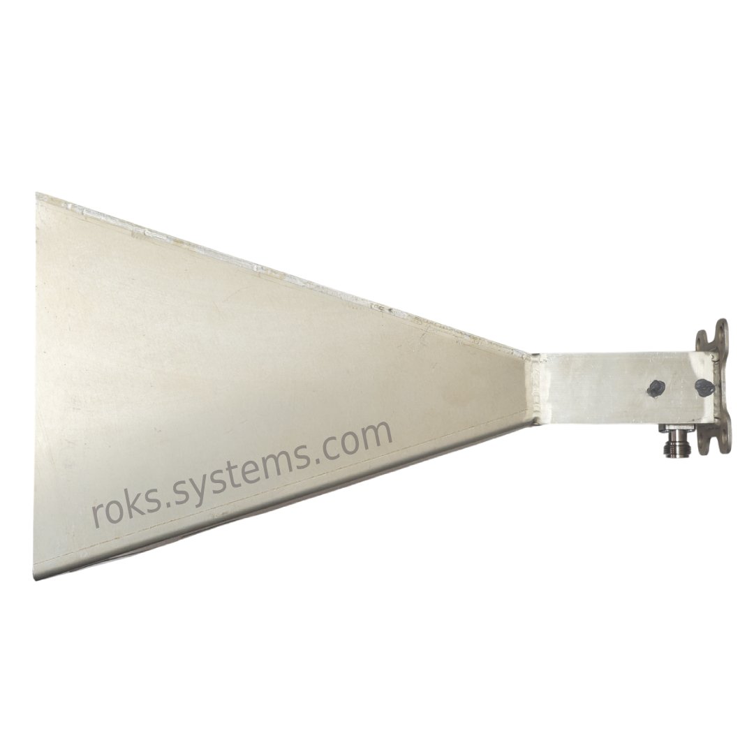 outdoor 5050-6000 MHz directional horn antenna 20 dB, dual H/V, 2×N-Female 50 Ohm, VSWR≤1.5, 20°×20° beamwidth, 224×224×405 mm